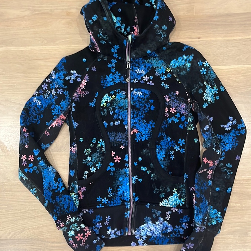 Lululemon women’s hoodie